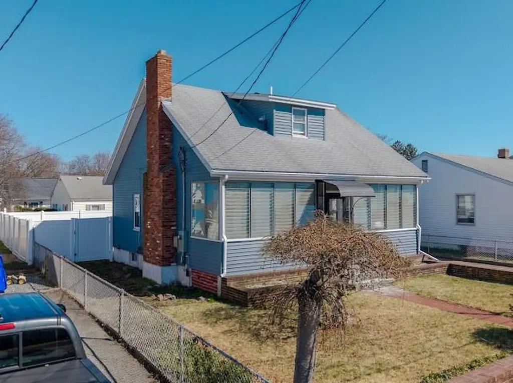 113 Woodside Avenue Pawtucket RI 02861