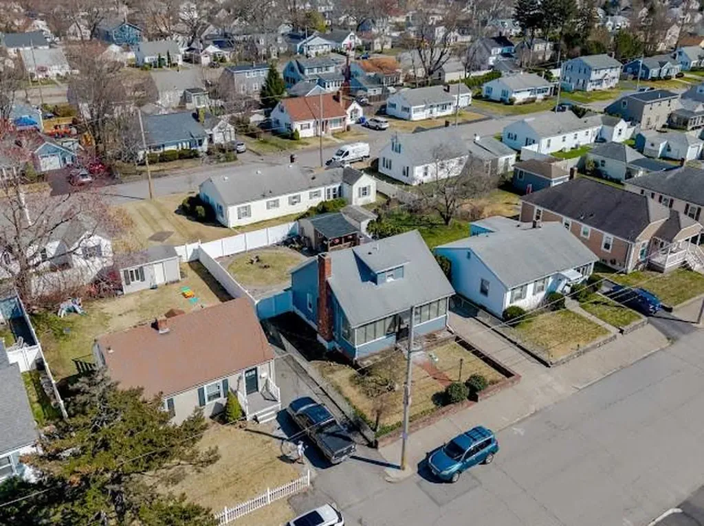 113 Woodside Avenue Pawtucket RI 02861