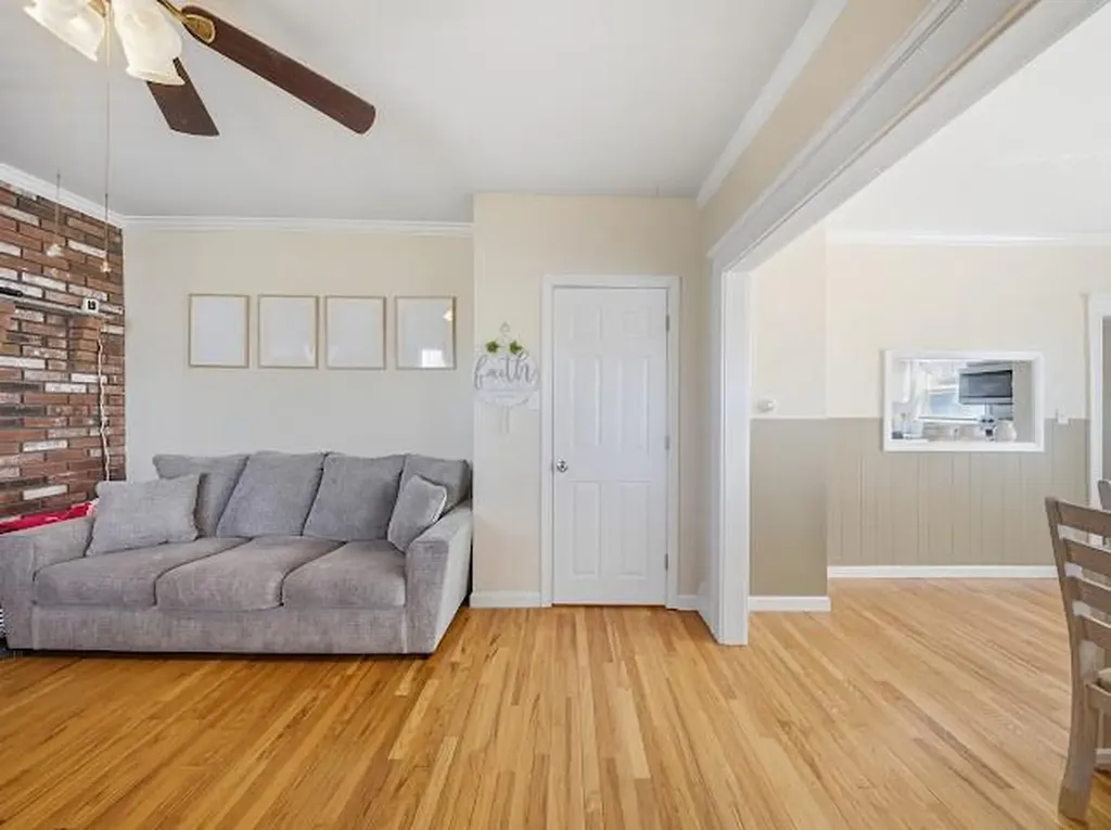 113 Woodside Avenue Pawtucket RI 02861