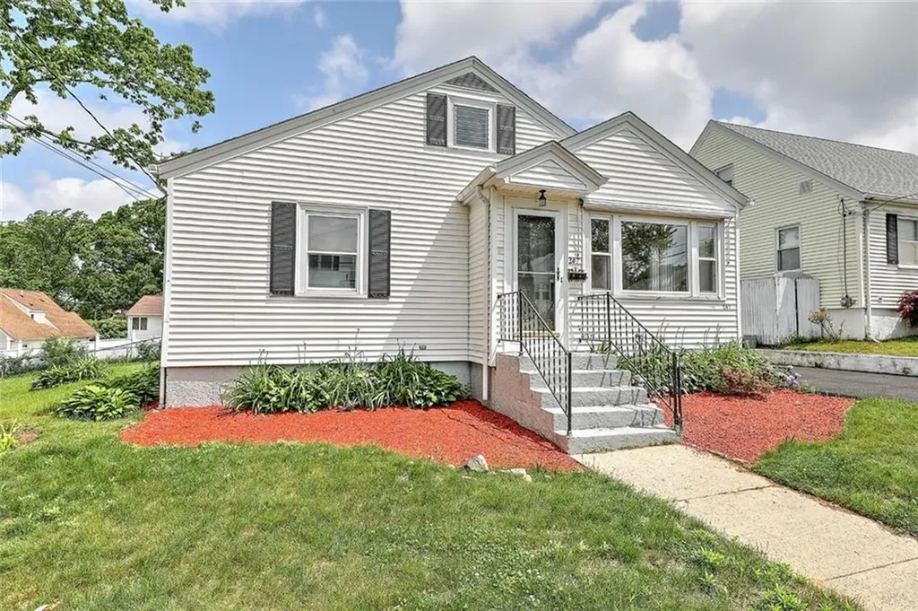 247 Grosvenor Avenue North Providence RI 02904