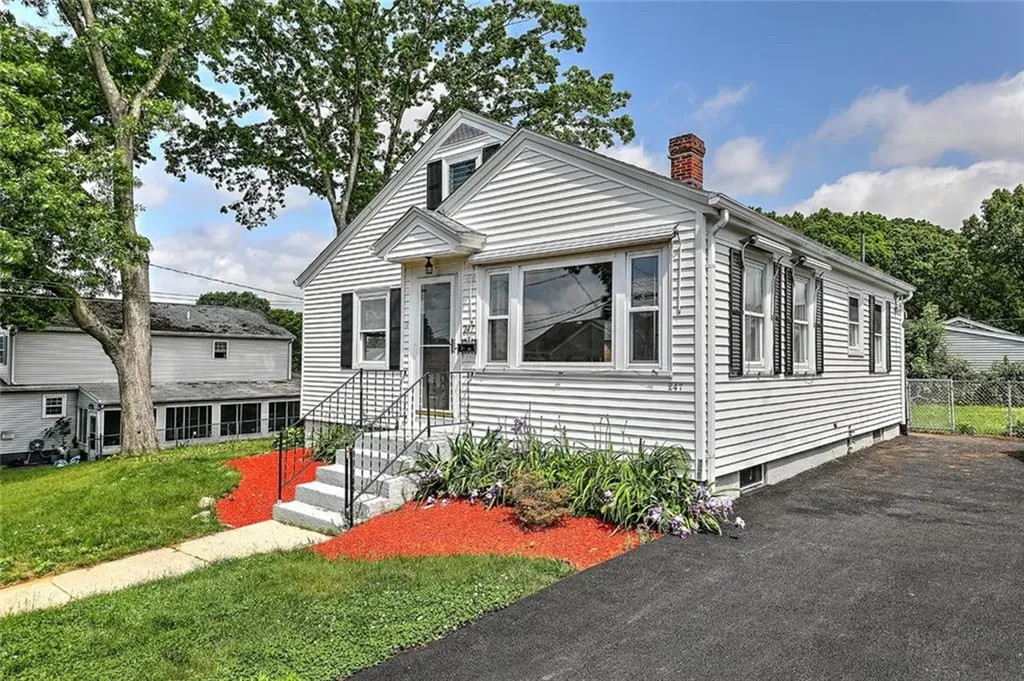 247 Grosvenor Avenue North Providence RI 02904