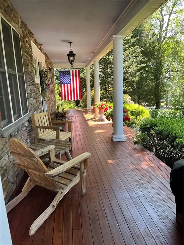 93 B Kickemuit Avenue Bristol RI 02809