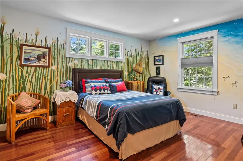 93 B Kickemuit Avenue Bristol RI 02809