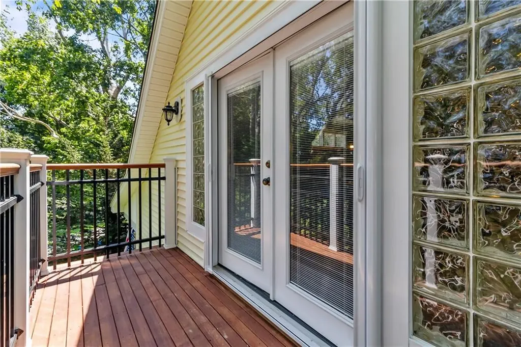 93 B Kickemuit Avenue Bristol RI 02809