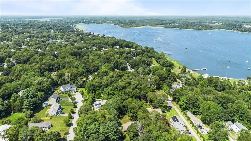 93 B Kickemuit Avenue Bristol RI 02809