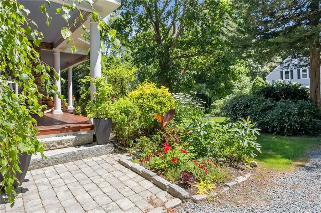 93 B Kickemuit Avenue Bristol RI 02809