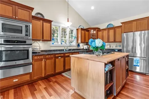 93 B Kickemuit Avenue Bristol RI 02809