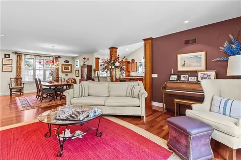 93 B Kickemuit Avenue Bristol RI 02809
