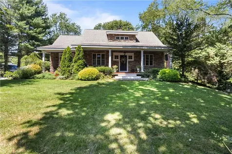 93 B Kickemuit Avenue Bristol RI 02809