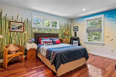 93 B Kickemuit Avenue Bristol RI 02809