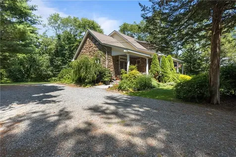 93 B Kickemuit Avenue Bristol RI 02809