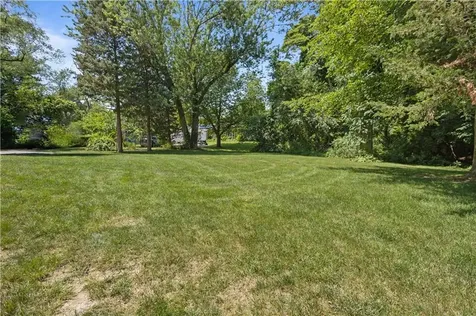 93 B Kickemuit Avenue Bristol RI 02809