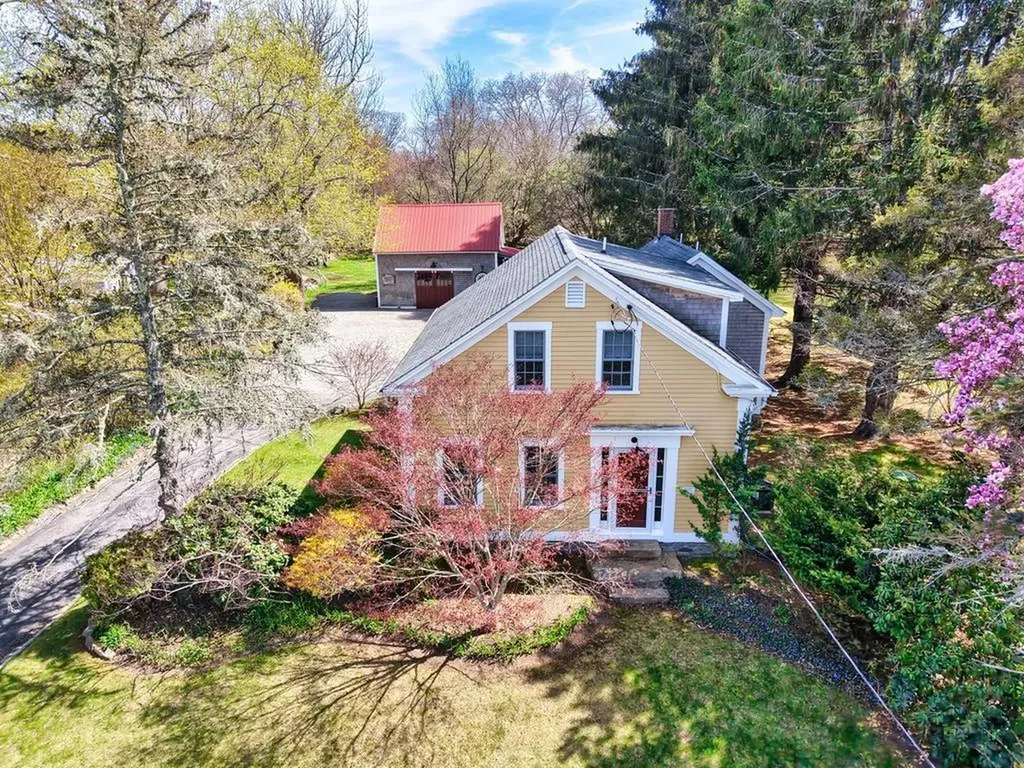 433 East Road Tiverton RI 02878