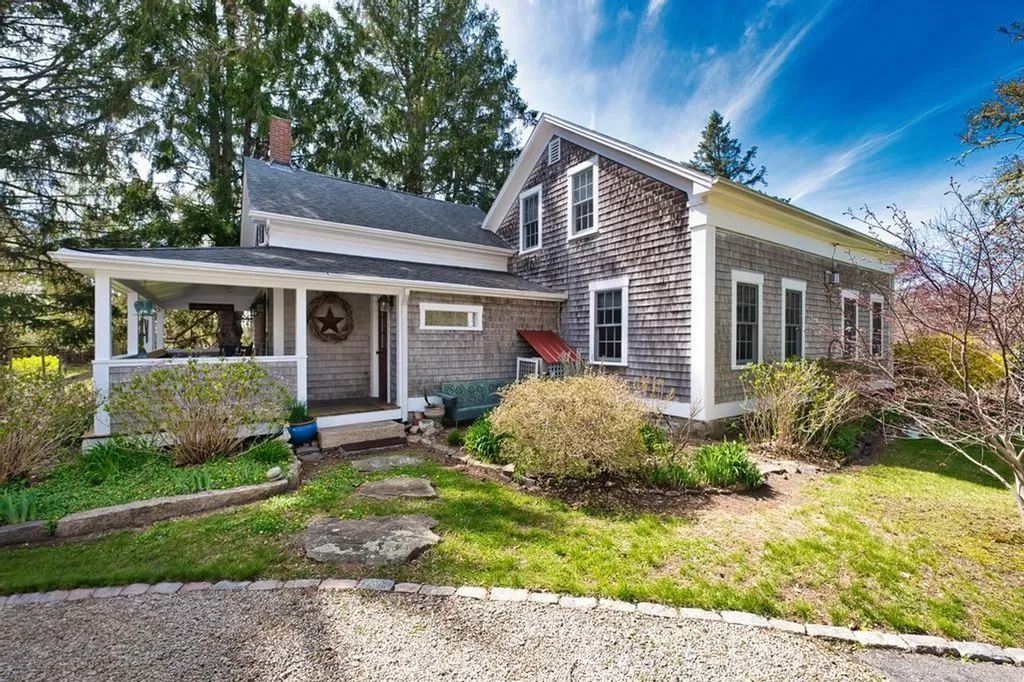 433 East Road Tiverton RI 02878