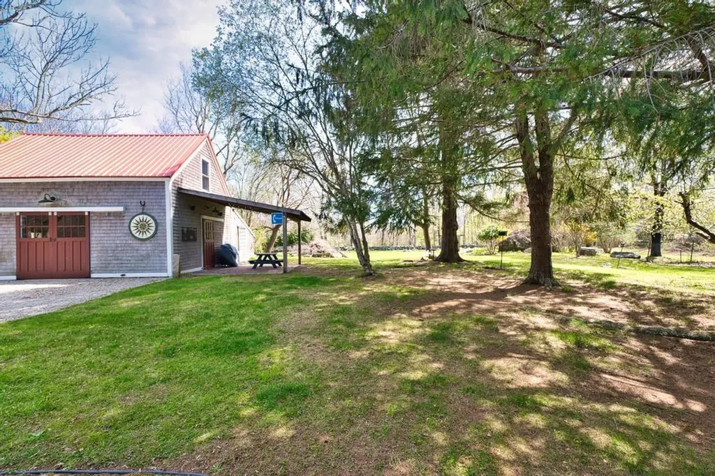 433 East Road Tiverton RI 02878
