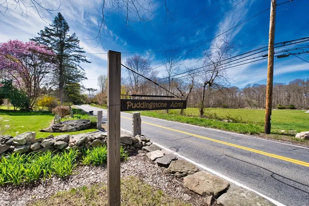 433 East Road Tiverton RI 02878