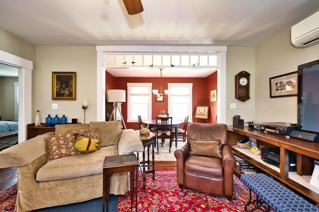 433 East Road Tiverton RI 02878