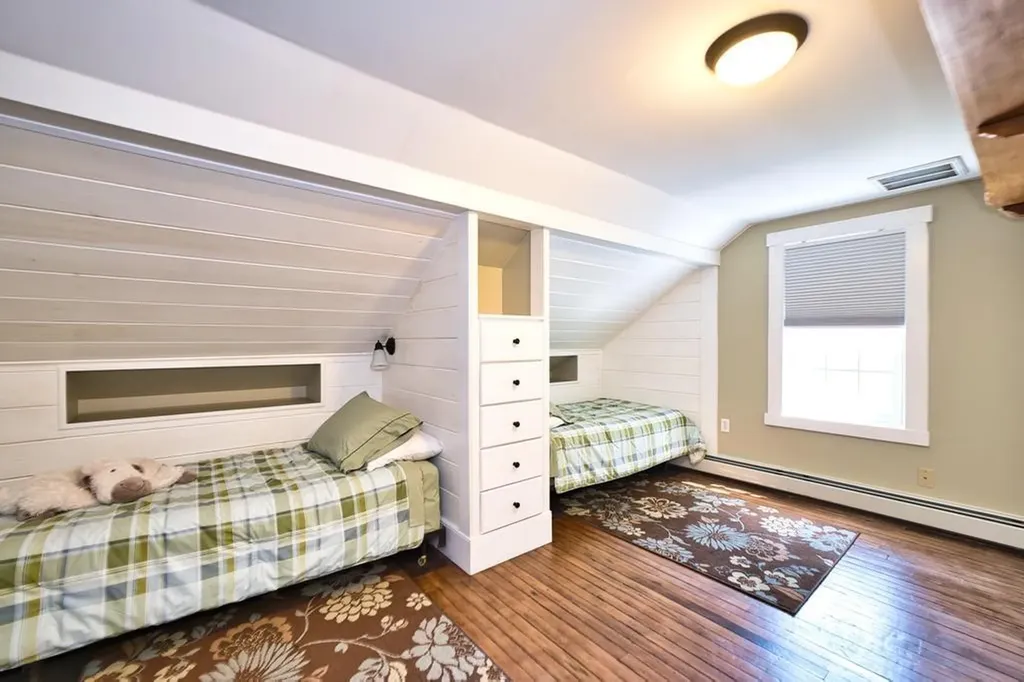 433 East Road Tiverton RI 02878
