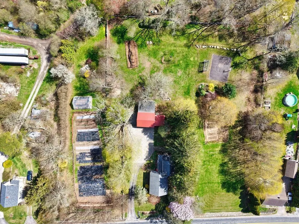 433 East Road Tiverton RI 02878