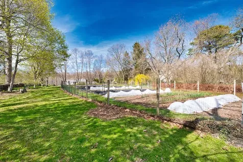 433 East Road Tiverton RI 02878