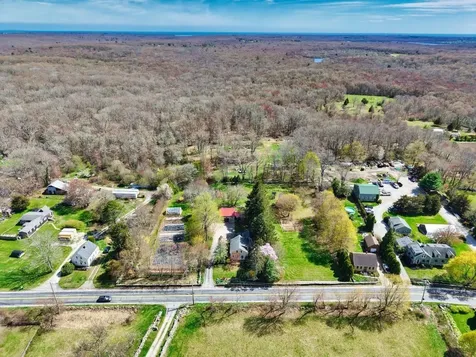 433 East Road Tiverton RI 02878