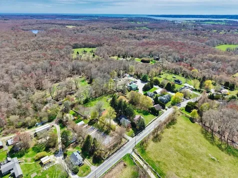433 East Road Tiverton RI 02878