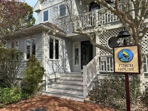 15 Hammersmith Road Newport RI 02840