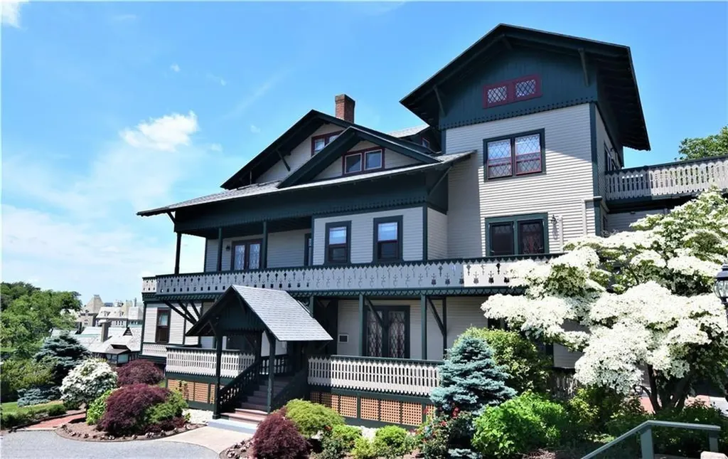 35 Chastellux Avenue Newport RI 02840