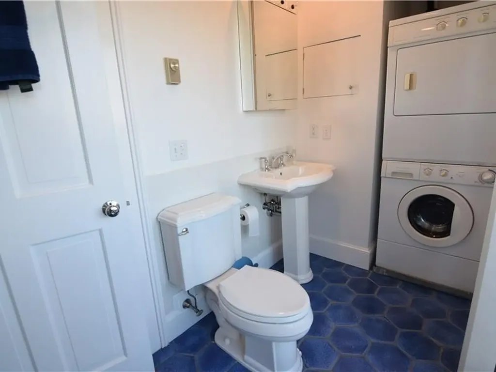 35 Chastellux Avenue Newport RI 02840