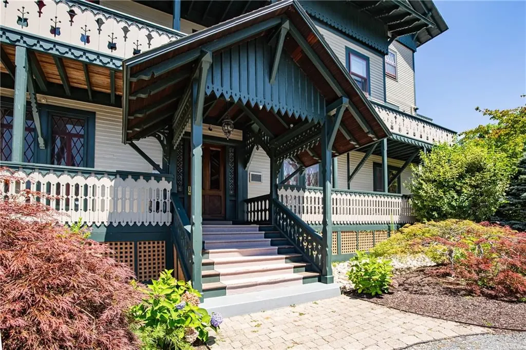 35 Chastellux Avenue Newport RI 02840
