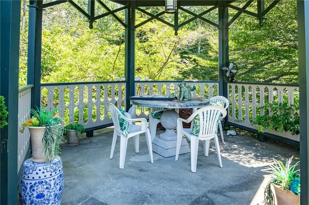 35 Chastellux Avenue Newport RI 02840