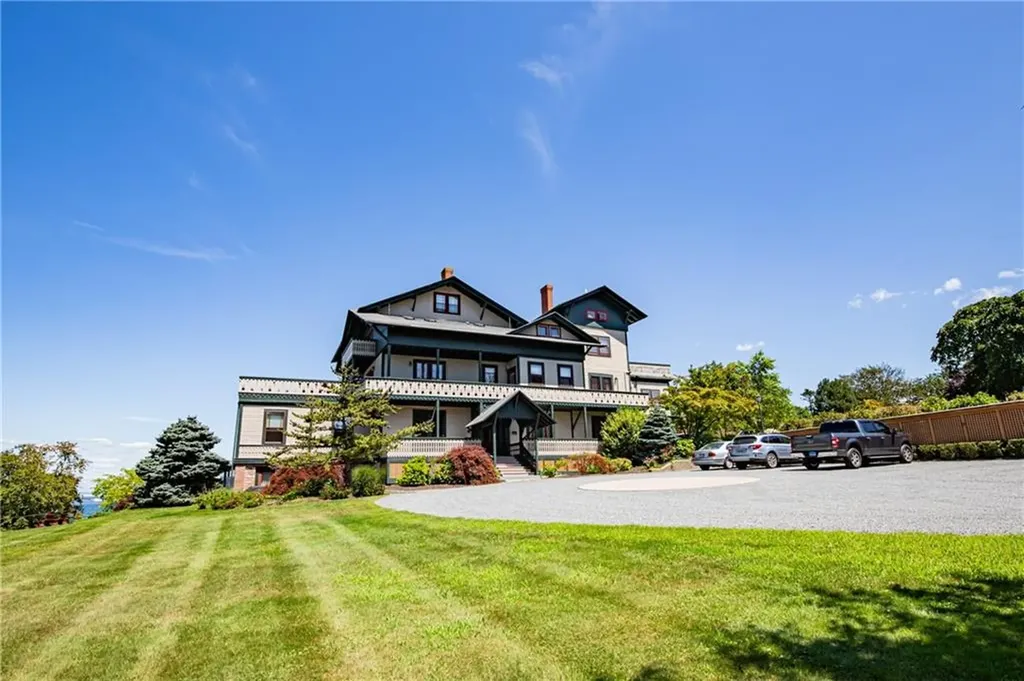35 Chastellux Avenue Newport RI 02840