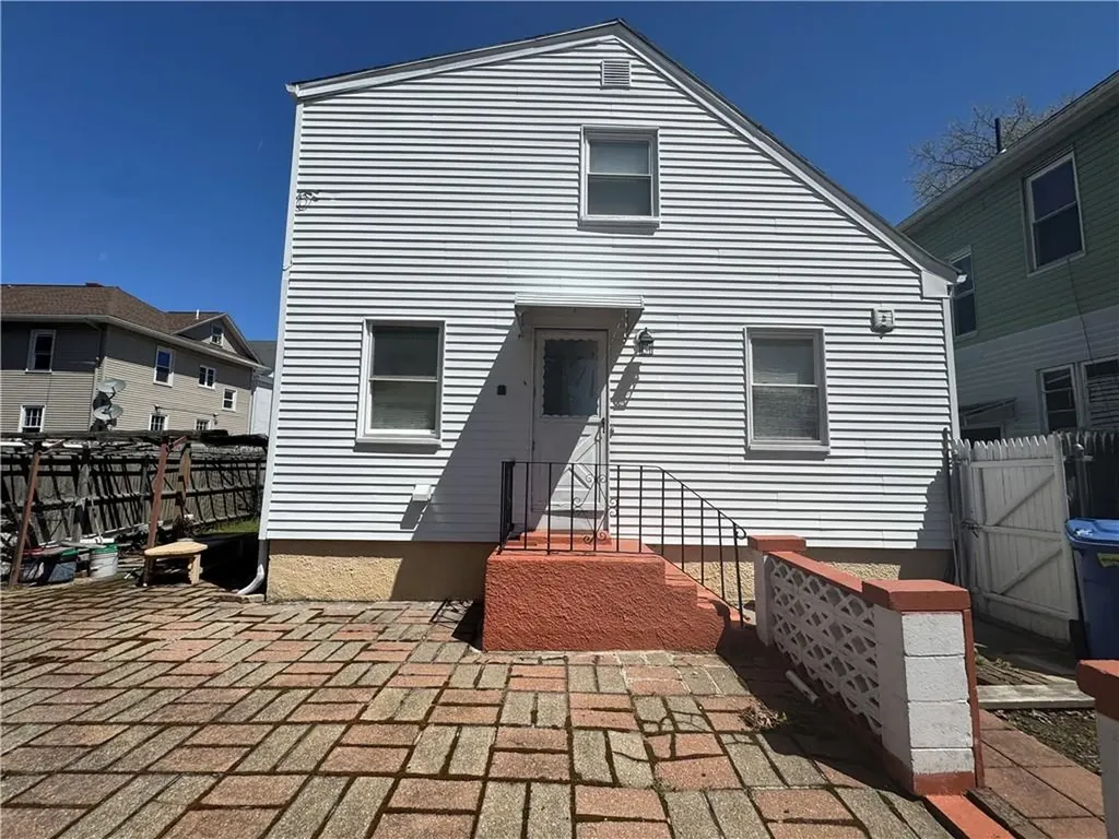 215 Roosevelt Street Providence RI 02909