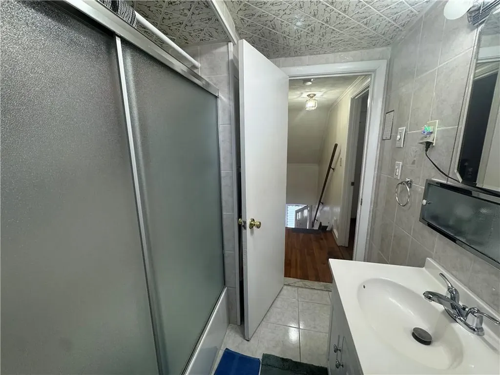 215 Roosevelt Street Providence RI 02909