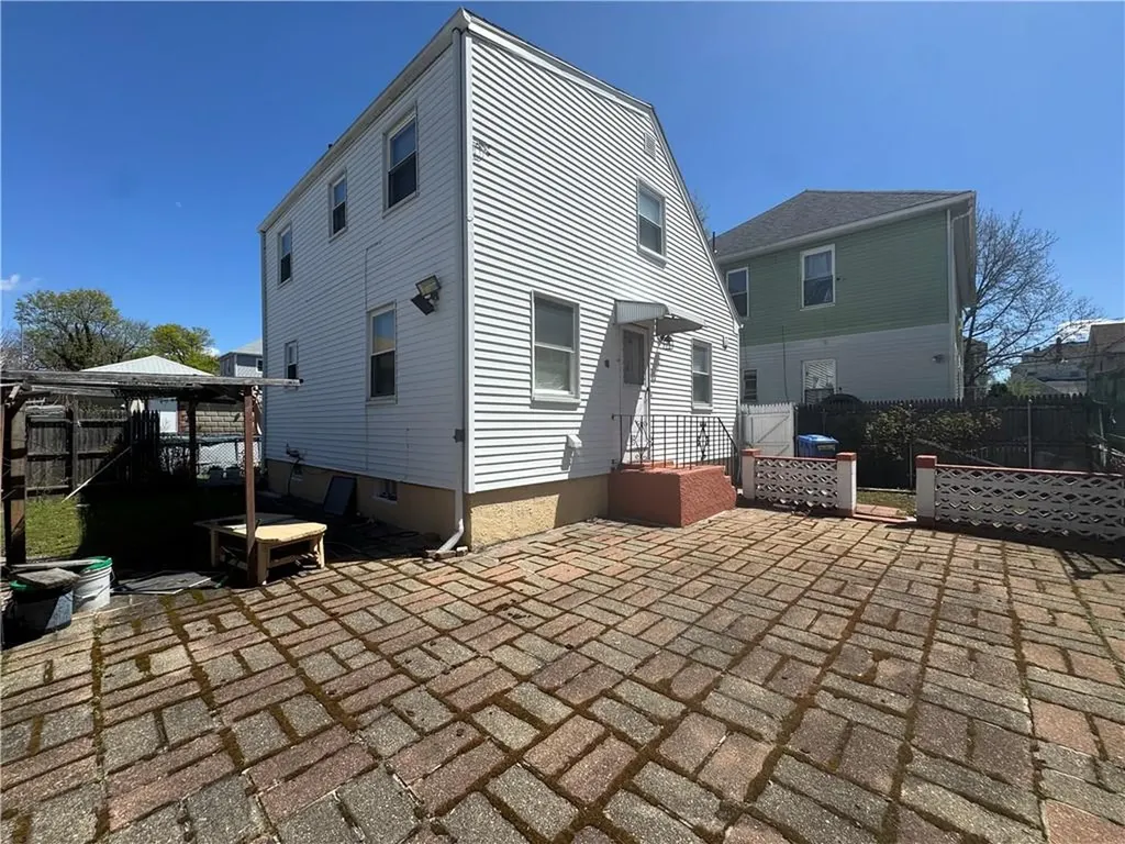 215 Roosevelt Street Providence RI 02909