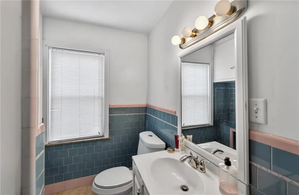 79 Chestnut Hill Avenue Cranston RI 02920