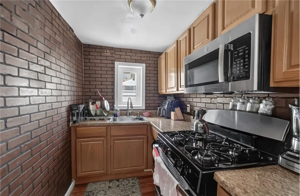 79 Chestnut Hill Avenue Cranston RI 02920