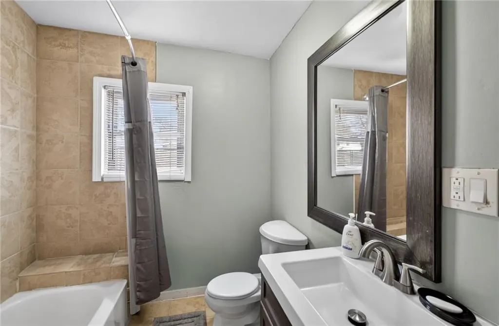 79 Chestnut Hill Avenue Cranston RI 02920