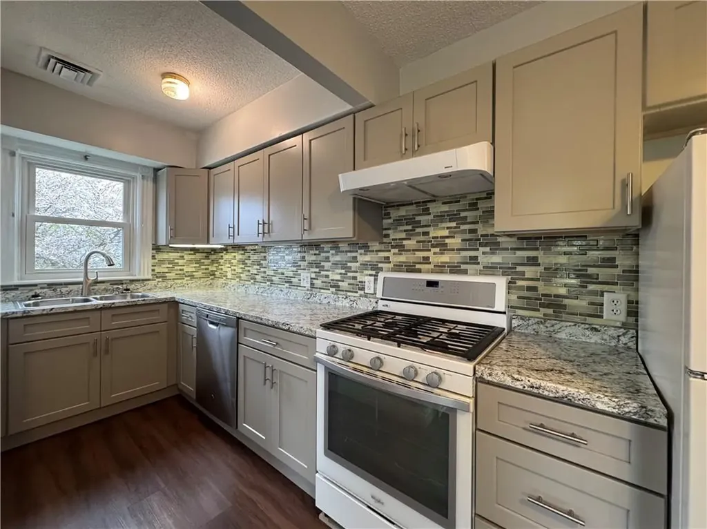 142 Carter Avenue Pawtucket RI 02861