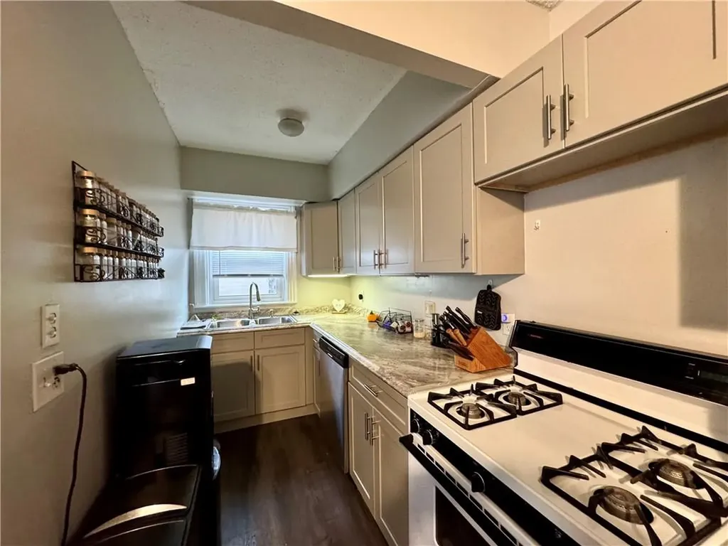 142 Carter Avenue Pawtucket RI 02861