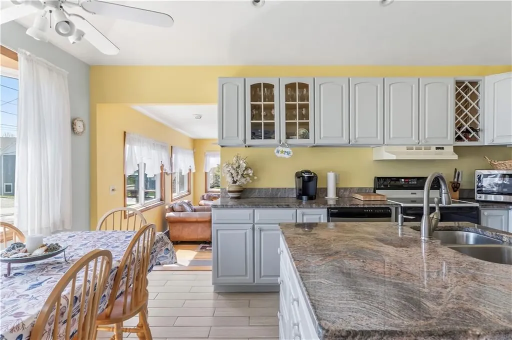 10 Parkman Avenue Narragansett RI 02882