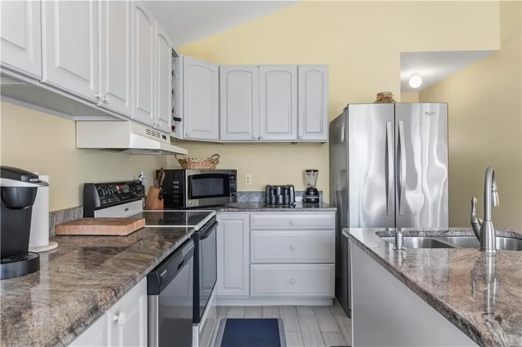 10 Parkman Avenue Narragansett RI 02882