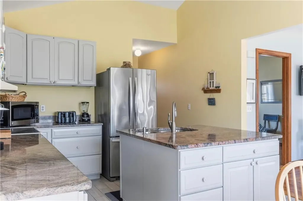 10 Parkman Avenue Narragansett RI 02882