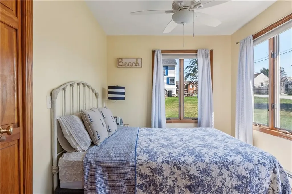 10 Parkman Avenue Narragansett RI 02882