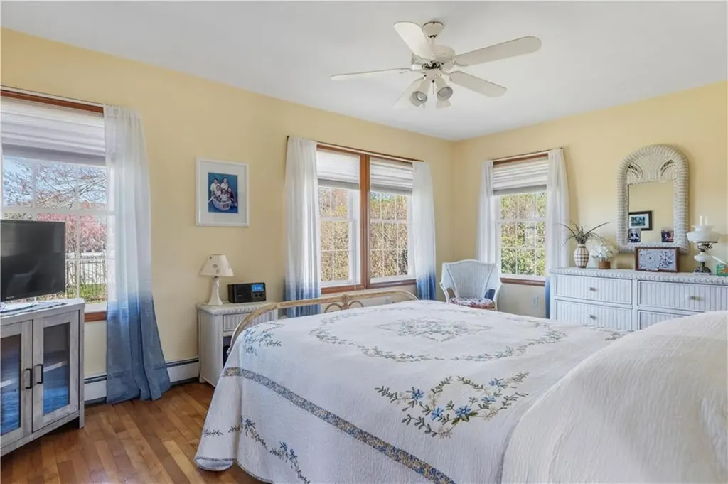 10 Parkman Avenue Narragansett RI 02882