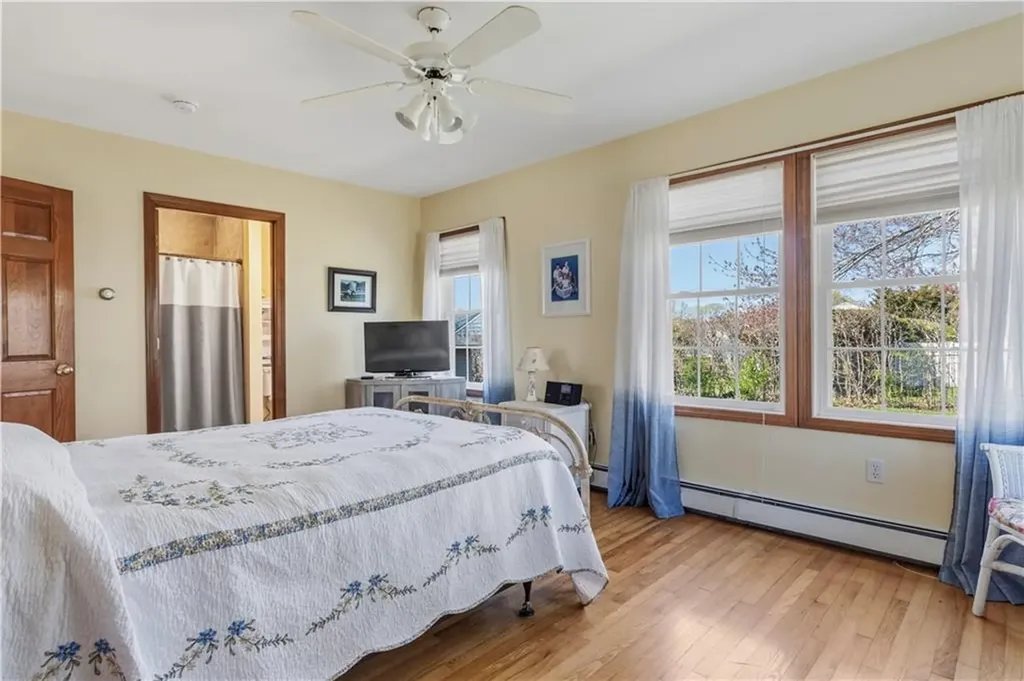 10 Parkman Avenue Narragansett RI 02882