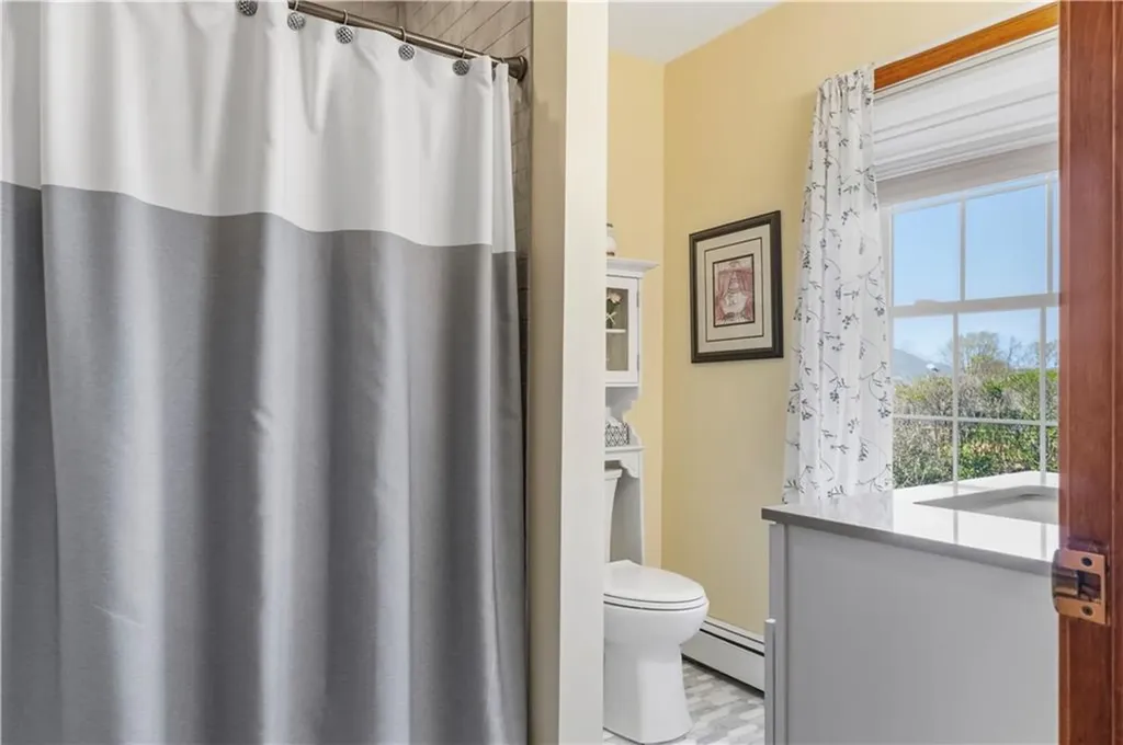 10 Parkman Avenue Narragansett RI 02882