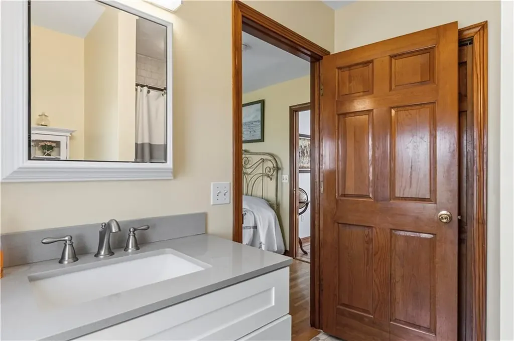 10 Parkman Avenue Narragansett RI 02882