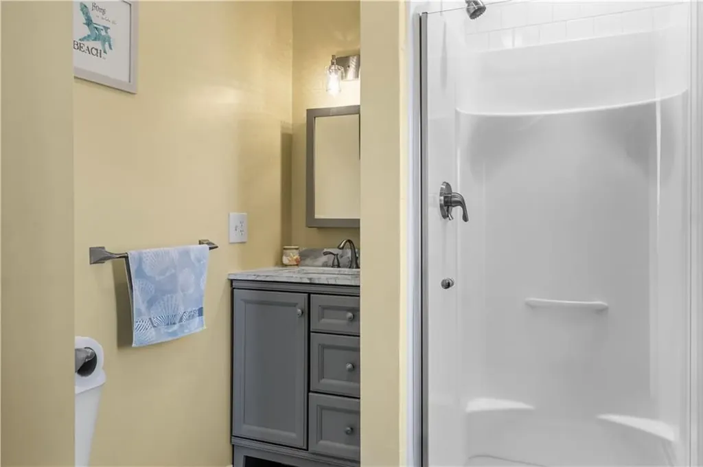 10 Parkman Avenue Narragansett RI 02882