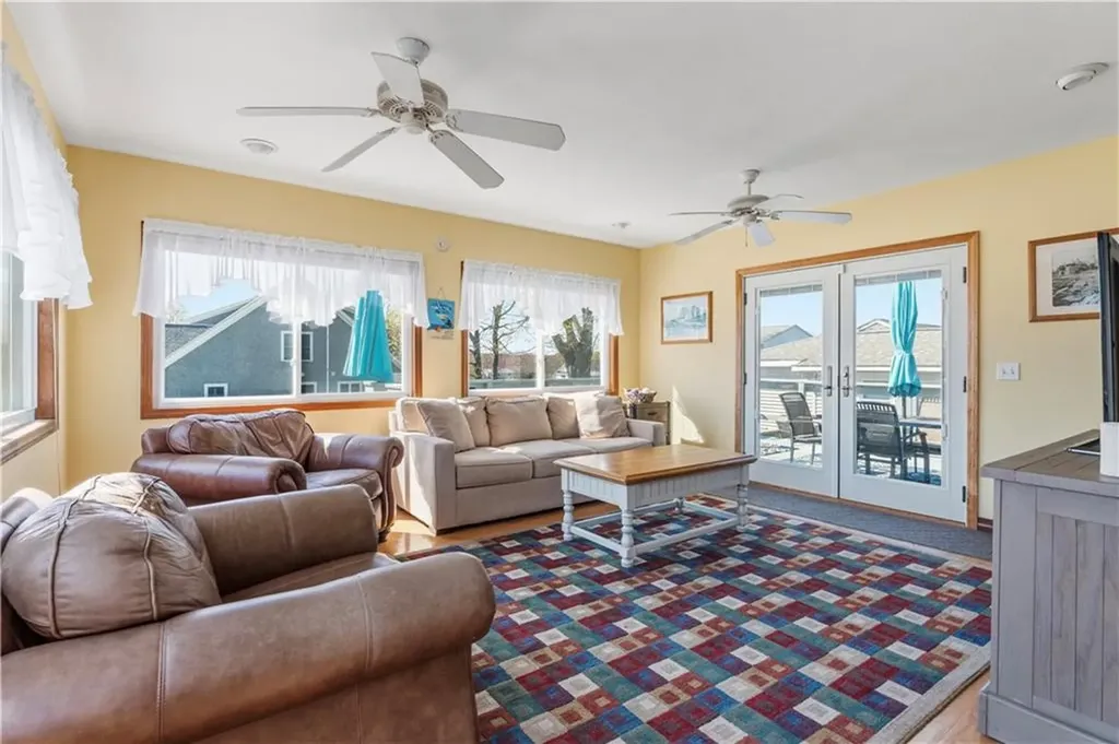10 Parkman Avenue Narragansett RI 02882
